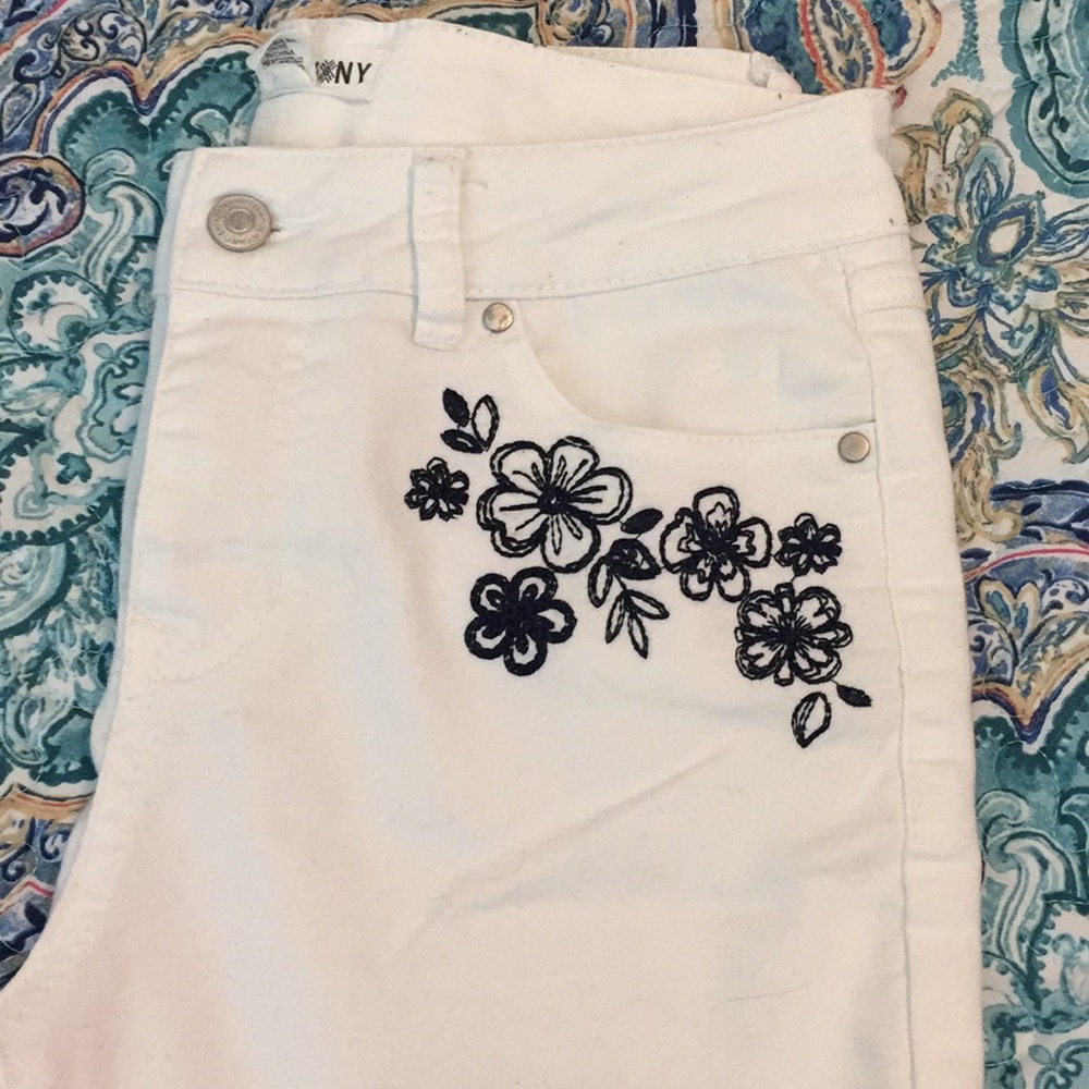 White Capri with navy blue flowers 🌺